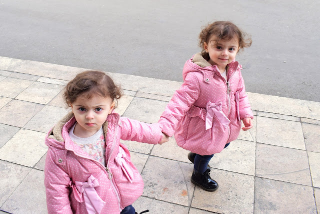 http://www.travelerjes.com/2018/05/5-pics-adorable-twin-baby-girls-i-met.html