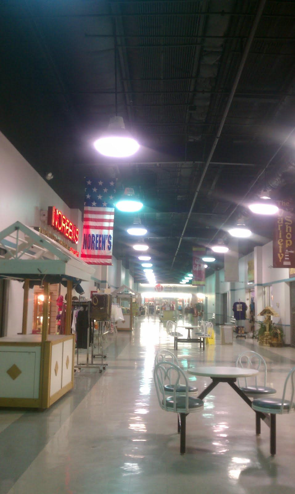 VF Outlet Iowa Iowa outlet malls online directory - get information about more than 3 Iowa - IA outlet malls including Iowa outlet malls hours, locations, factory outlet store list and user reviews and ratings. Best and biggest Iowa outlet malls, centers: Jordan Creek Town Center.
