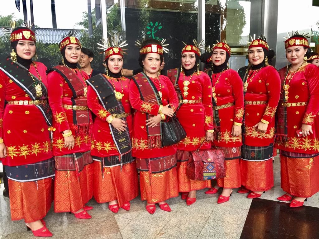 baju pengantin adat batak toba