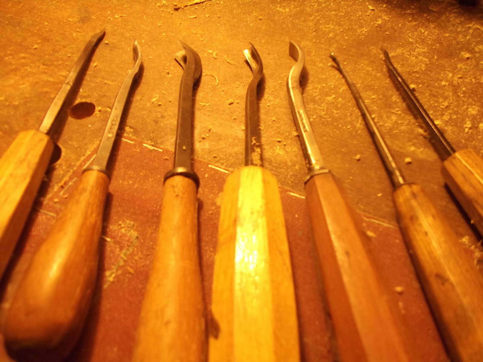 Chaiserie Artisanale d'Angers Les outils du sculpteur sur bois.