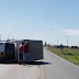Caminhão da Accert Transportes tomba na BR 242, no setor industrial de LEM
