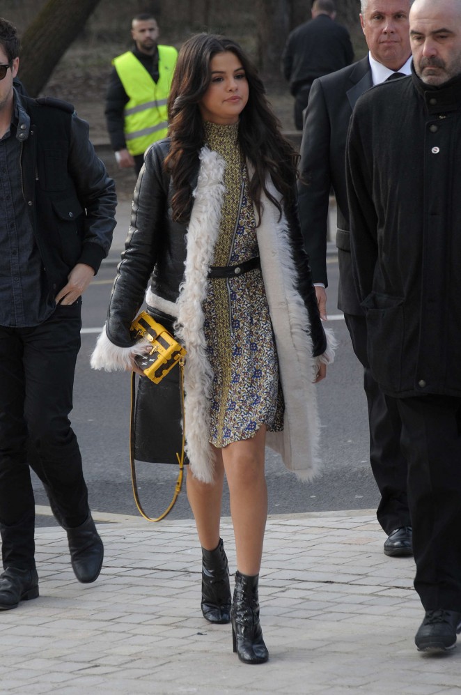 Selena Gomez Stuns In Her First Louis Vuitton Ad Campaign [PHOTOS] –  Footwear News