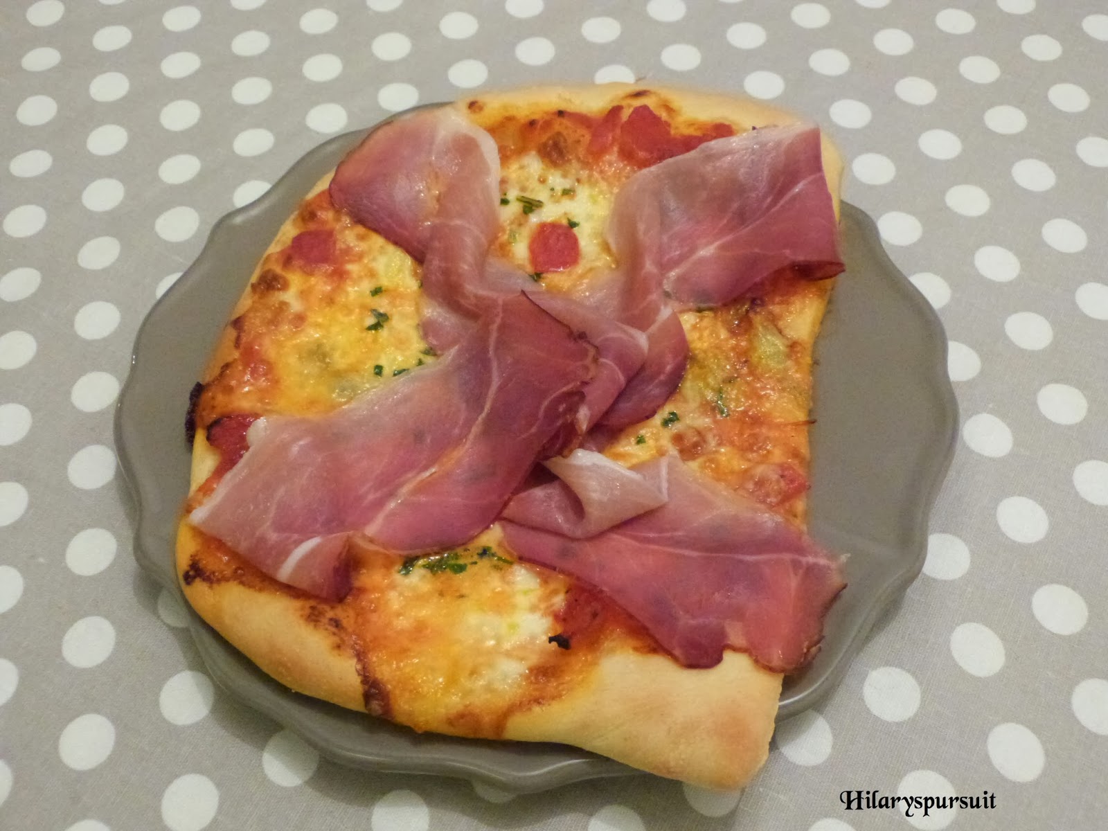 Pizza au gorgonzola et jambon de la forêt noire