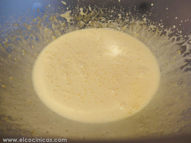 Tarta de café, nata, chocolate y crema agria Tarta de café, nata, chocolate y crema agria