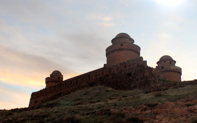 Puesta de sol en el castillo de Calahorra