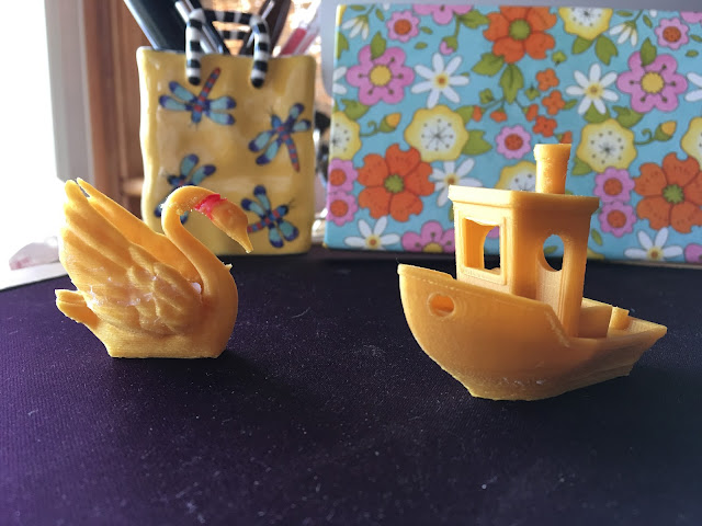 3D printed Swan and Benchy via foobella.blogspot.com