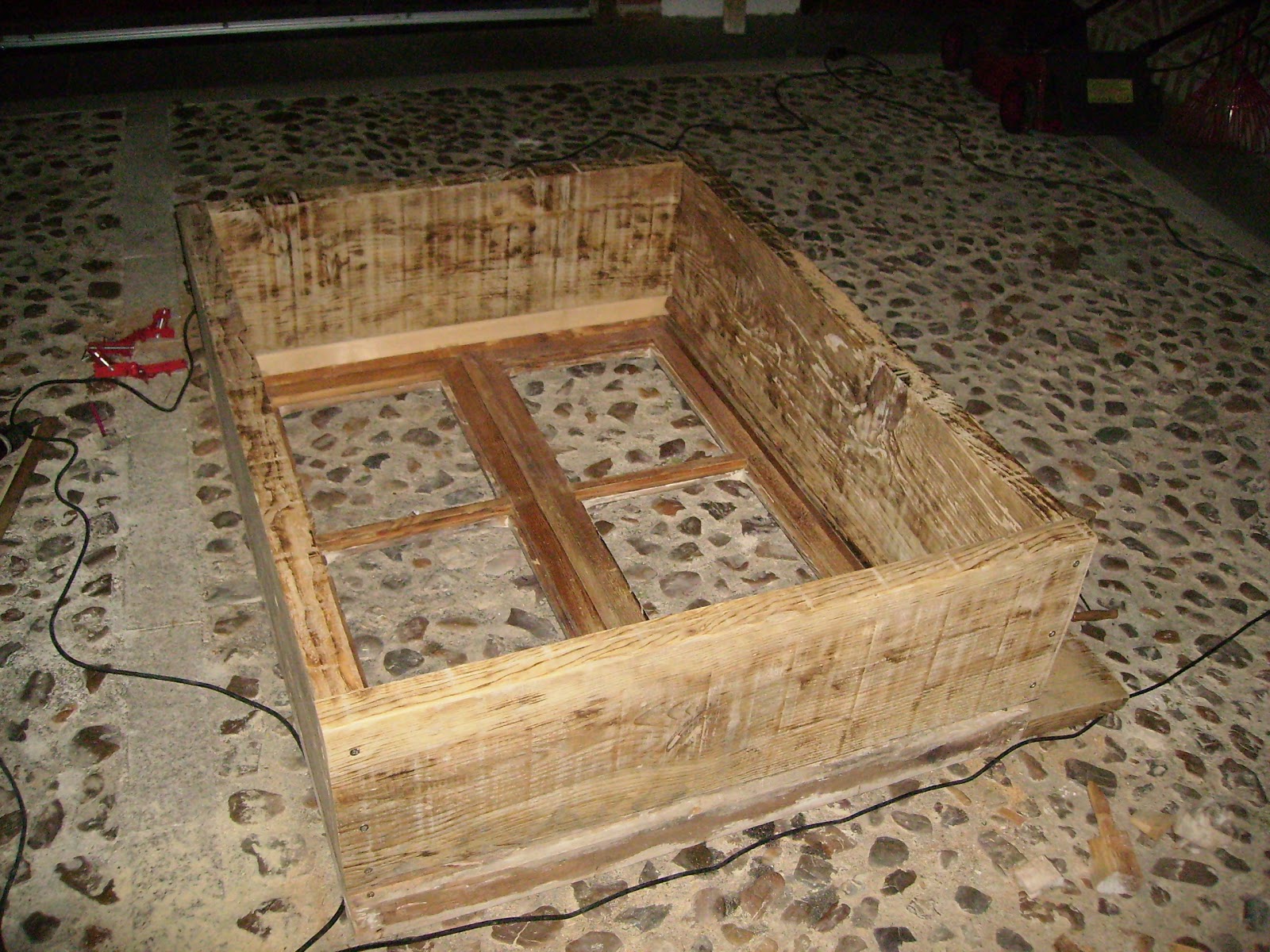 Crea construye recicla y restaura: VENTANA DE MADERA TRANSFORMADA EN