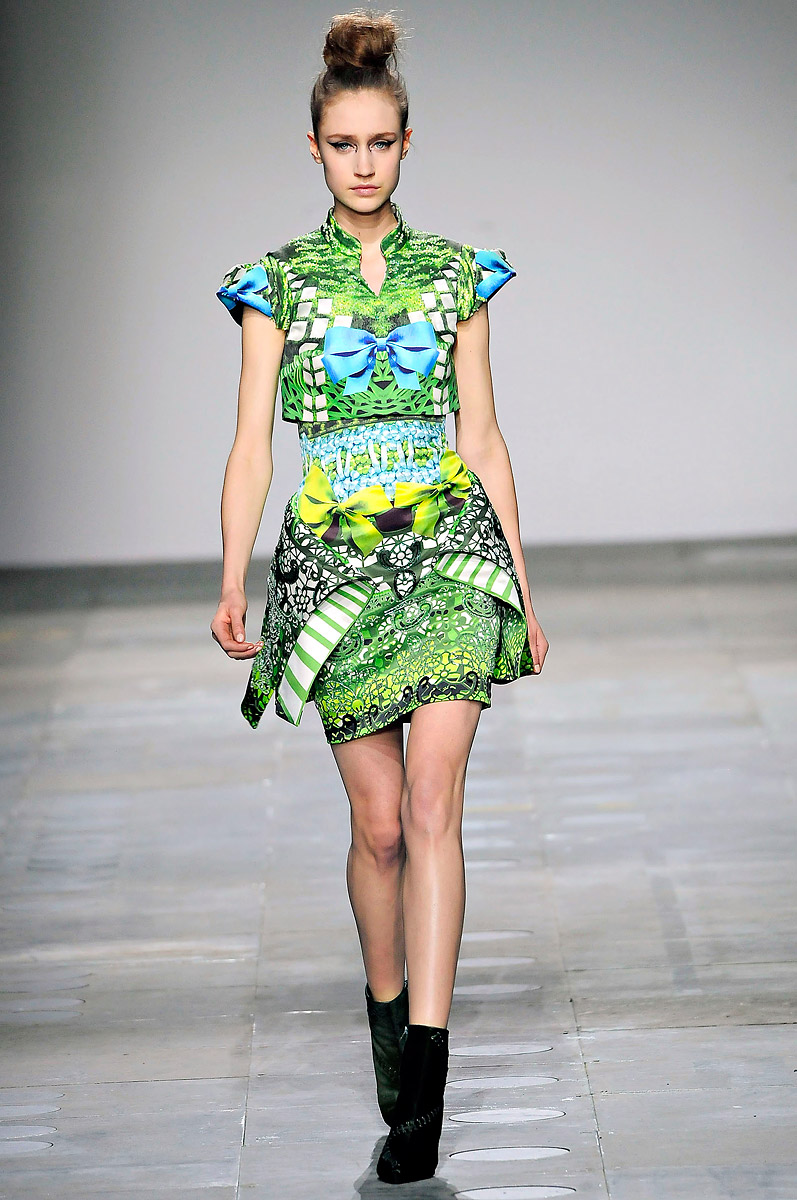 ANDREA JANKE Finest Accessories: Waves of Color by Mary Katrantzou