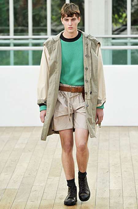 Boys in short shorts: Short shorts on lads are a fashionable trend it ...