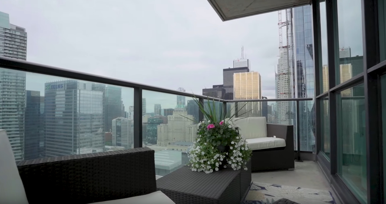 8 Photos vs. 33 Bay Street, Unit 3303,Toronto, ON - Luxury Condo & Interior Design Video Tour 8 Photos vs. 33 Bay Street, Unit 3303,Toronto, ON - Luxury Condo & Interior Design Video Tour