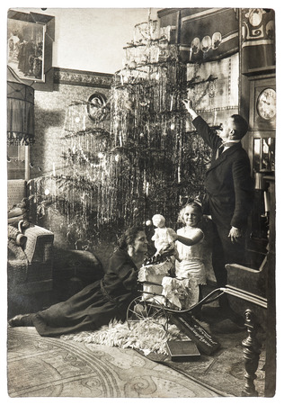 Heroes, Heroines, and History: Decorating for Christmas in the Early 1900's