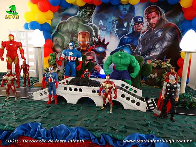 Mesa temática Os Vingadores - Festa infantil