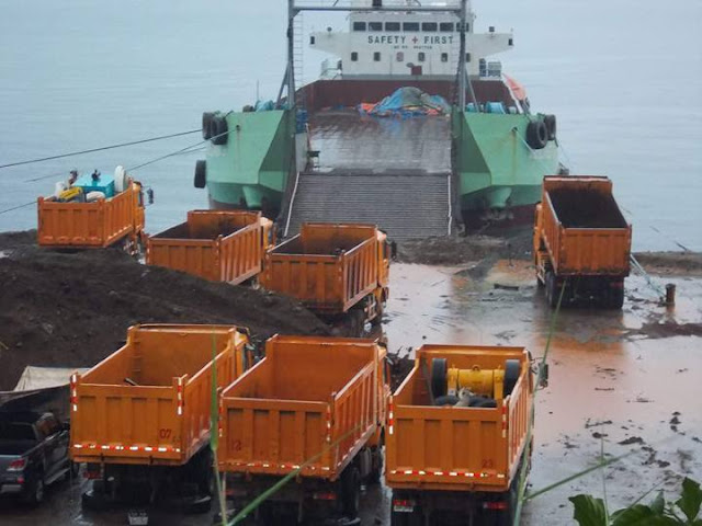 China Is Stealing Soil From The Philippines To Finish Their Artificial Islands! China Is Stealing Soil From The Philippines To Finish Their Artificial Islands!