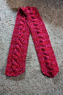 thriftyredhead: Seeded Reversible Cable Scarf - Free Pattern!