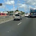 Carro capota e deixa três feridos na BR-324; bebê é uma das vítimas