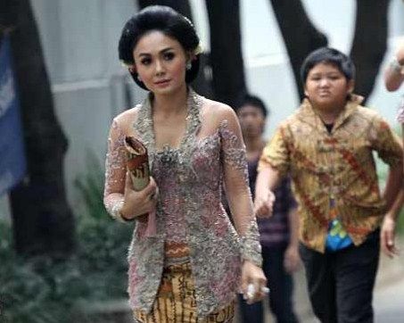 20 model kebaya  kutu  baru  brokat  modern  lengan panjang 