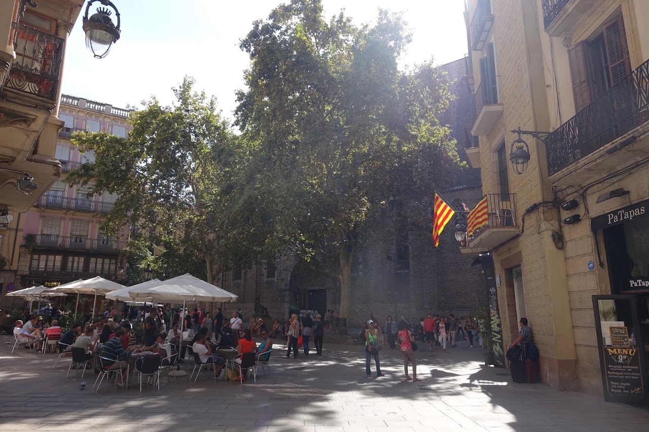 サン・ジョセップ・オリオール広場（Plaça de Sant Josep Oriol）