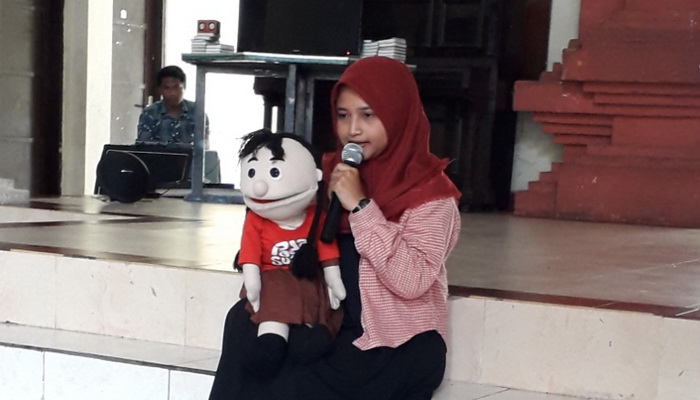 Rayakan Natal, Relawan Hibur Anak Panti Asuhan di Bali