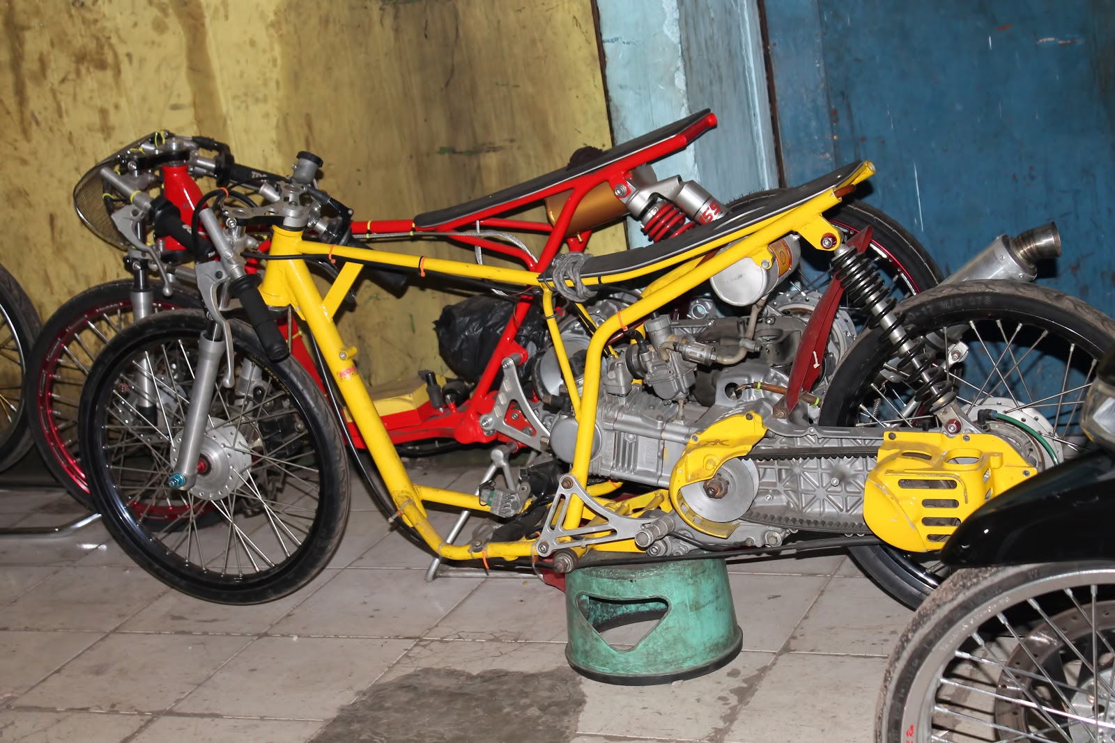  Gambar  Sketsa Sepeda Motor  Drag Terunik Gentong Modifikasi