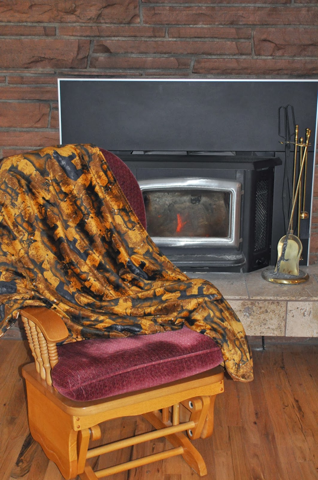 Lickety Stitch Quilts Quilt + Pillow = Quillow