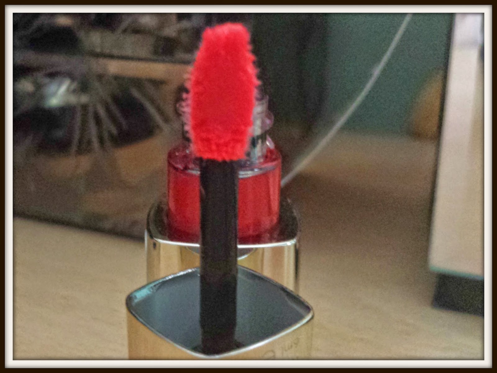 L'Oreal L'Extraordinaire combines the benefits of lipstick, gloss and balm