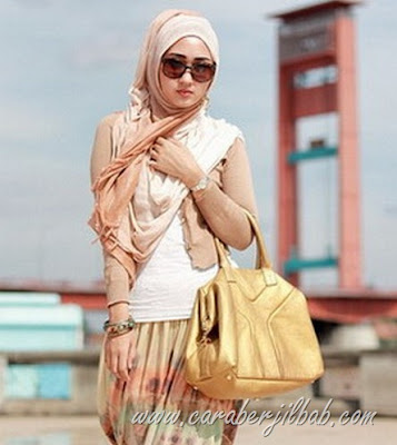 Foto Cewek Cantik Berjilbab Foto Cewek Cantik Berjilbab