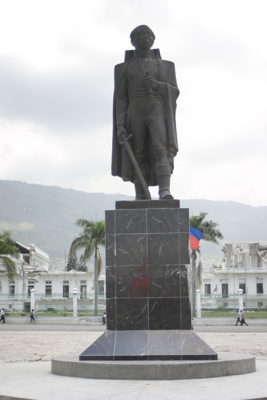 HAITI EN PHOTO Monuments Historiques au ChampMars