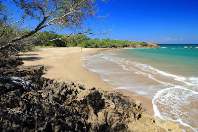 Pemandangan pantai Eno'niu dari atas