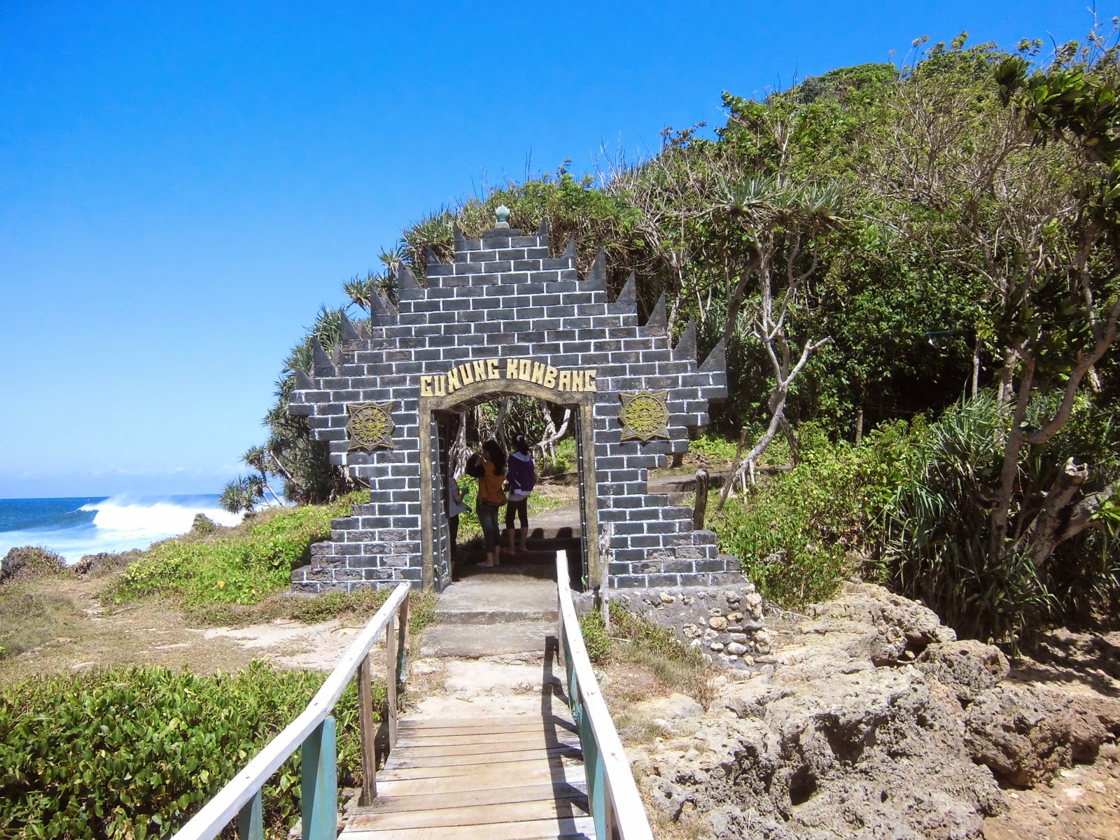 Pantai Ngliyep Angker