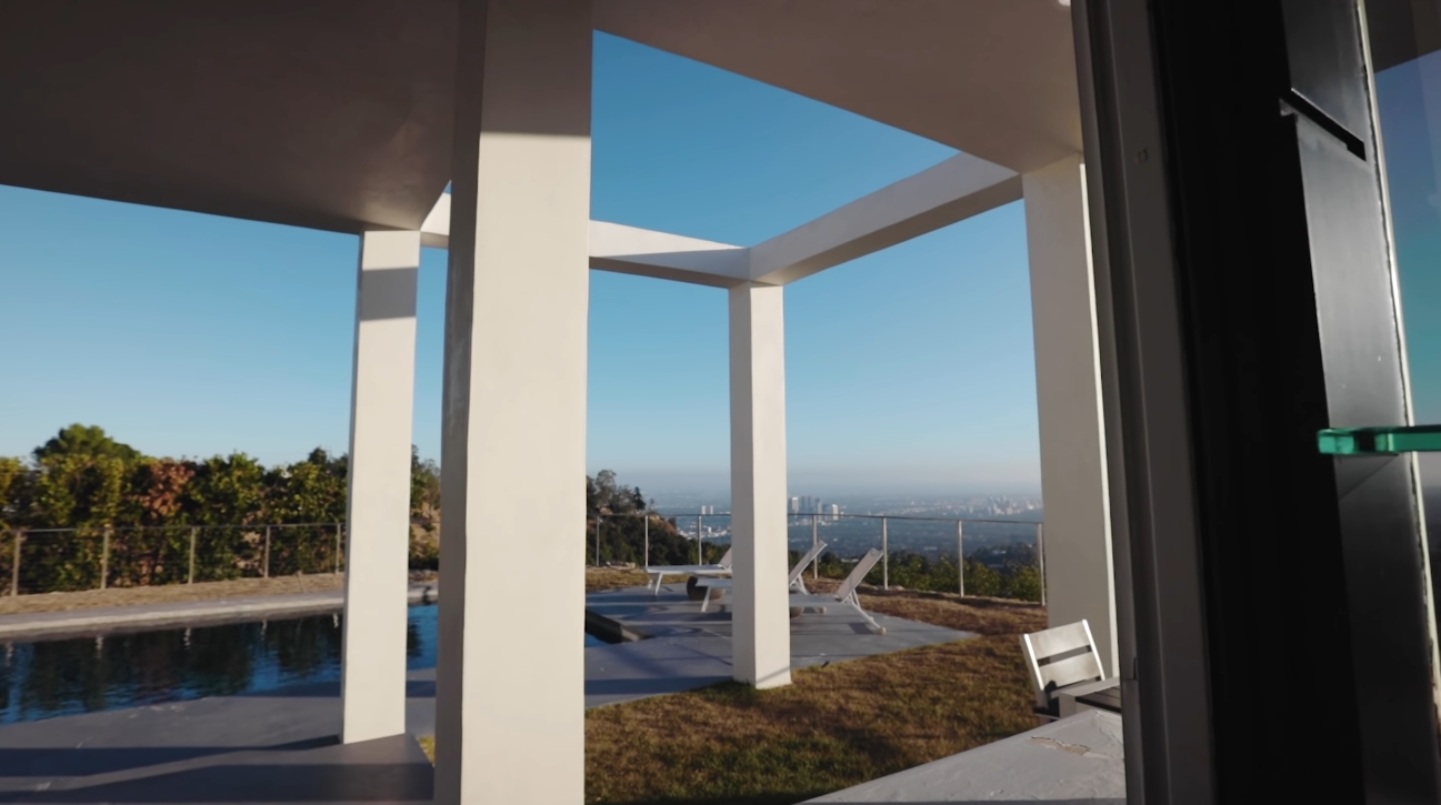 23 Photos vs. 400 Walker Dr, Beverly Hills Home Interior Design Tour