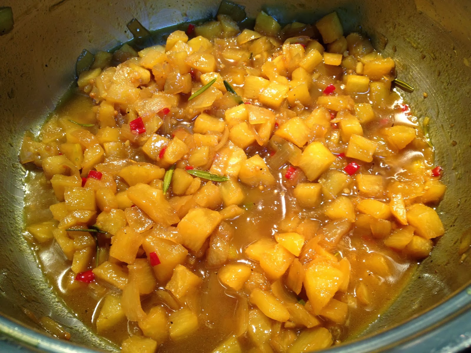 Simply Joolz Pineapple chutney with chilli