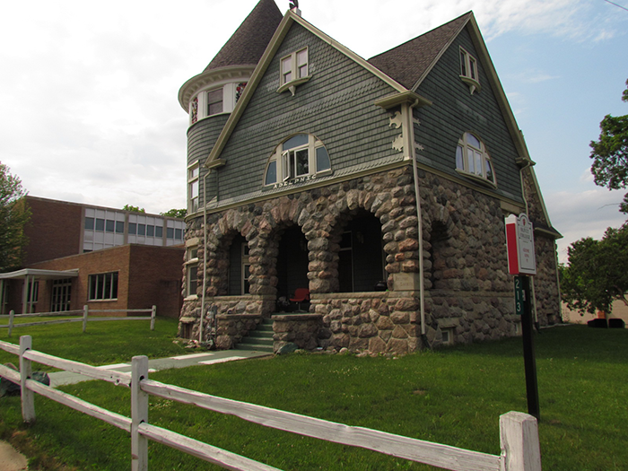 2018 Midwest Banjo Camp in Olivet, Michigan Crawls Backward (When Alarmed)