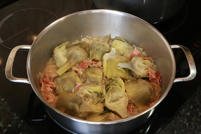 Preparación de alcachofas con bacon