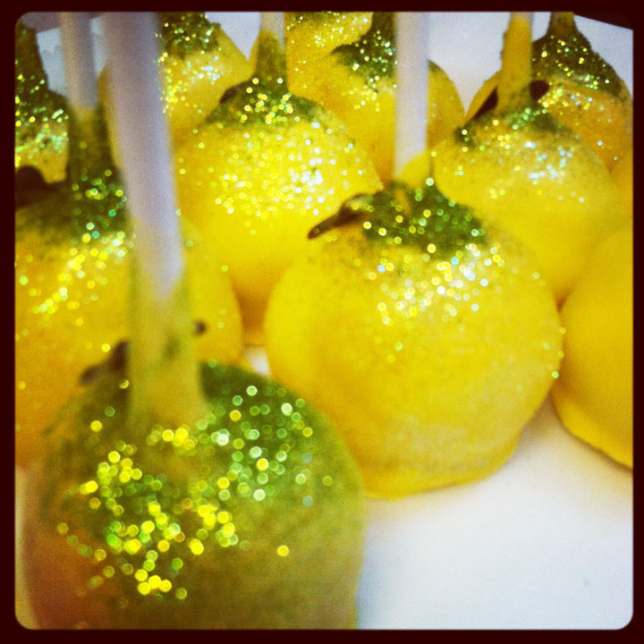 .Amanda Cupcake. Sweet Dreamer ♥ Pineapple Upside Down Cake Pops!