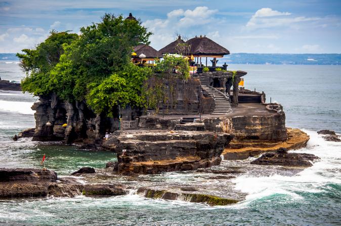 Objek Wisata Tanah Lot Bali, Keindahan Pura Di Atas Batu