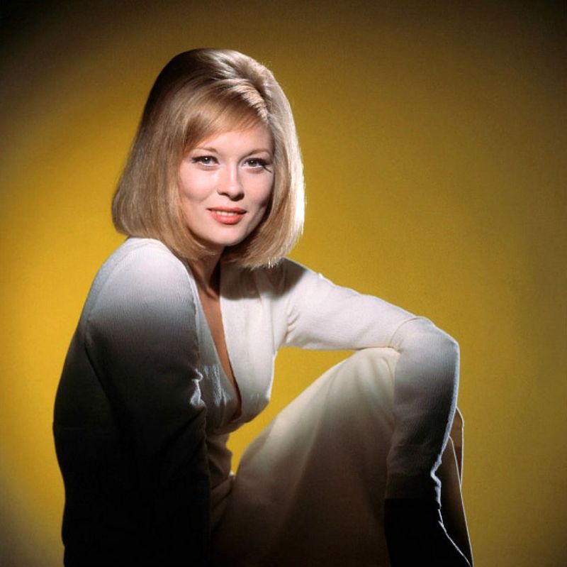 50 Gorgeous Photos of Faye Dunaway in the 1960s and Early 1970s