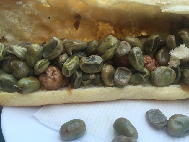 Bocadillo de habas con longaniza Bocadillo de habas con longaniza