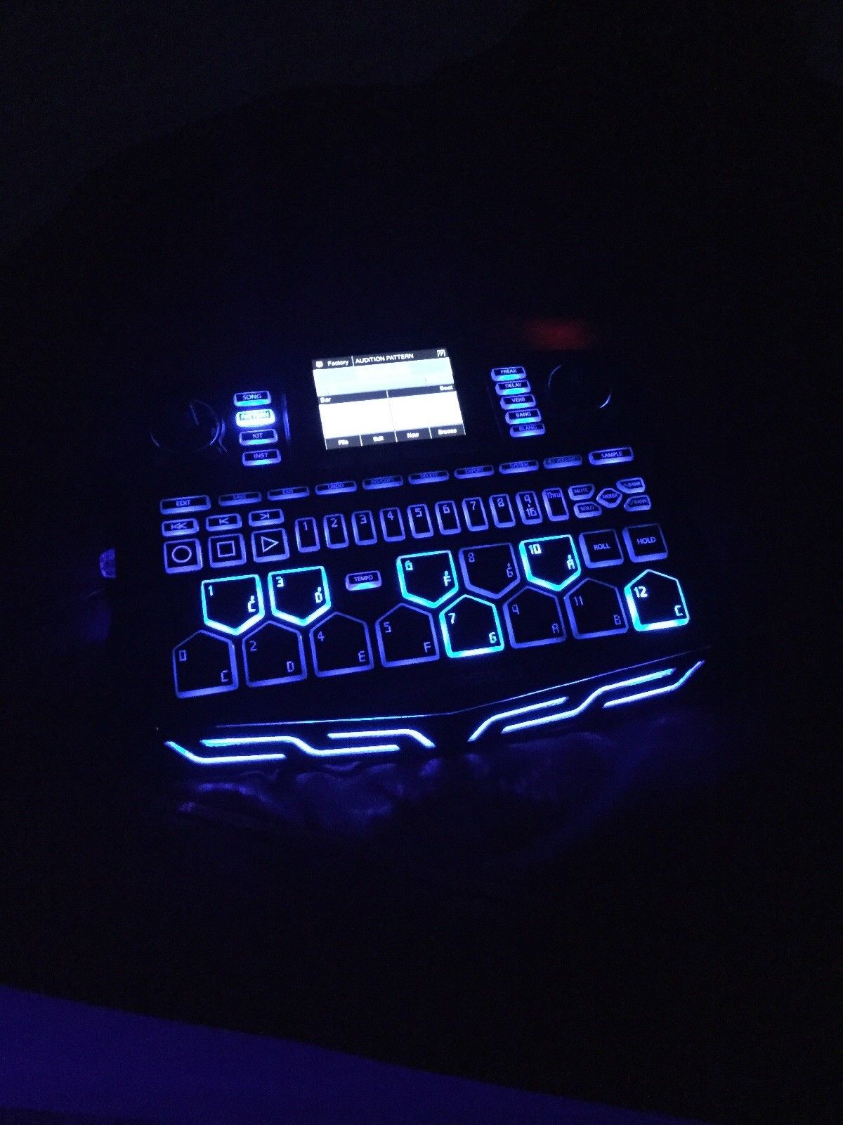 MATRIXSYNTH BKE BEAT THANG PORTABLE GROOVEBOX HIP HOP Drum Machine