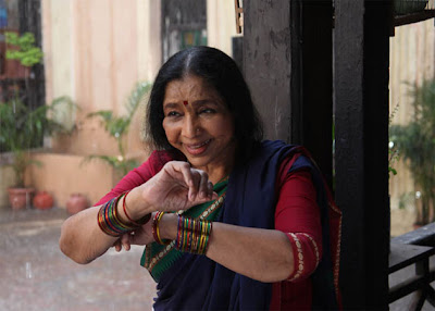 Photos: Asha Bhosle At Lalbaugcha Raja