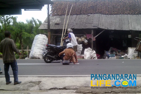 kecelakaan di jalan desa margacinta cijulang Pangandaran