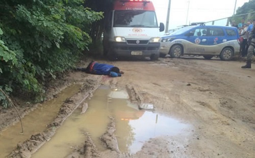 Detento do semiaberto é morto a tiros ao chegar para trabalhar em Teixeira de Freitas Detento do semiaberto é morto a tiros ao chegar para trabalhar em Teixeira de Freitas