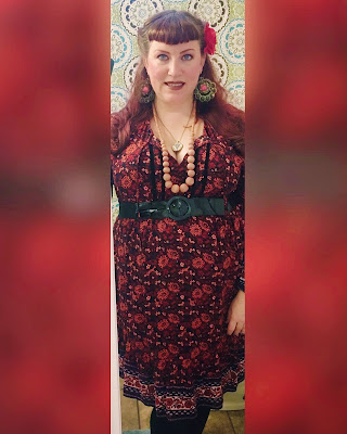 60s boho fashion dress, 40s hairstle, vintage style accessories with a witchy aesthetic combine for one fun plus size pin up style outfit of the day