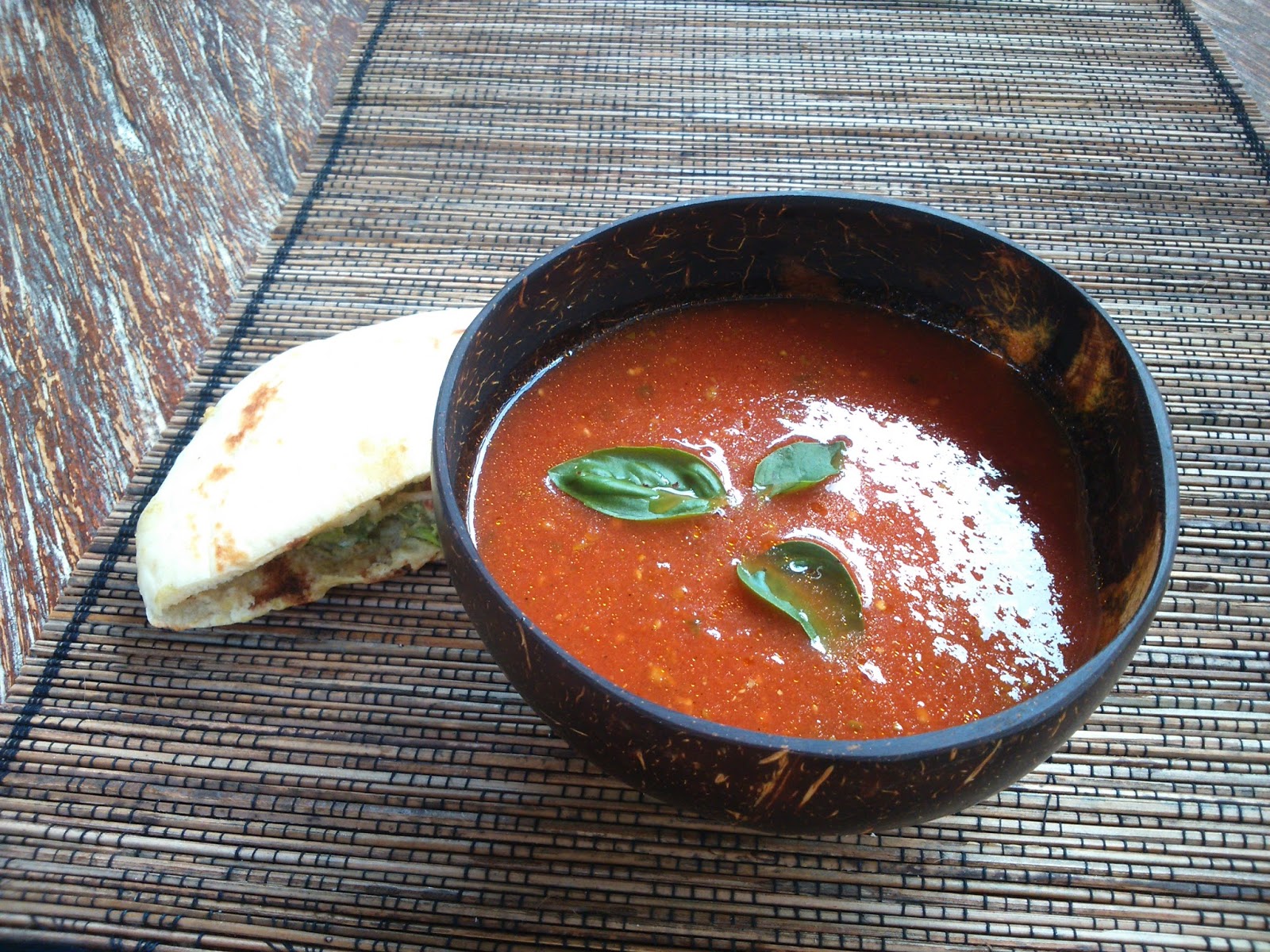 Рецепты томатного супа с говядиной. Томатный суп Аль Капоне. Индийский томатный суп. Томатный суп со шпинатом.