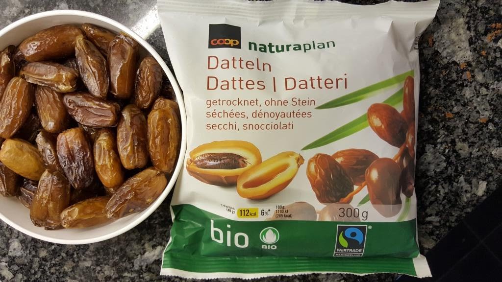 eat-culture: Lauras Dattel-Walnuss-Kuchen (Laura&amp;#39;s date-walnut-cake)