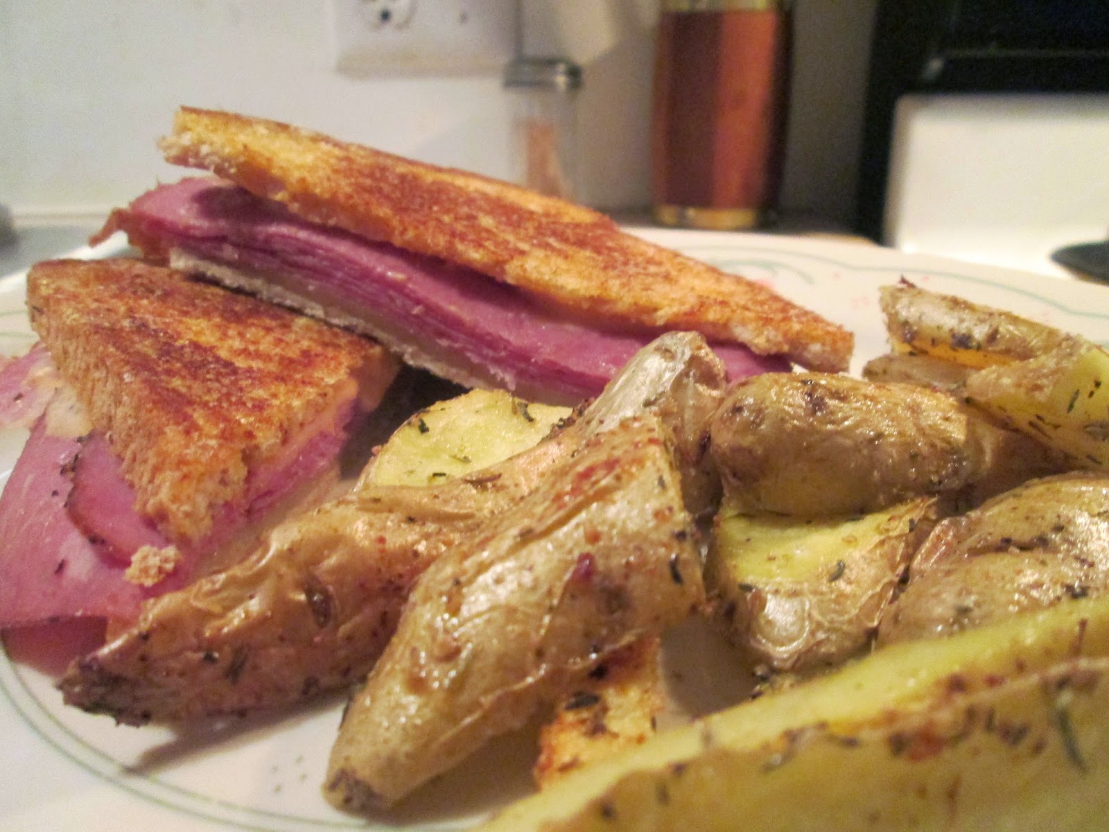 Diab2Cook Lean Turkey Pastrami Sandwich w/ Baked Fingerling Potato Wedges