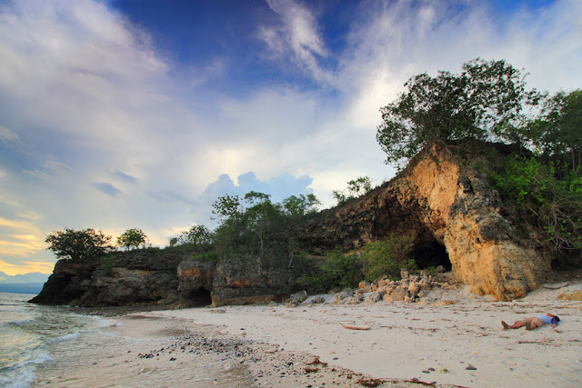 Senja di Pantai Liang Bala Borong