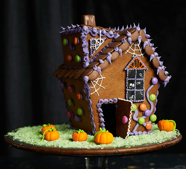 disney land always has an amazing nightmare before christmas display - Nightmare Before Christmas Gingerbread House disney land always has an amazing nightmare before christmas display - Nightmare Before Christmas Gingerbread House