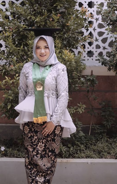 model hijab wisuda untuk pipi tembem terbaru
