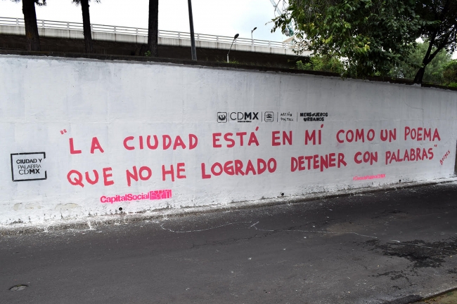 Oye Borges: Plasman frases poéticas de Borges, para recuperar bardas de la  Ciudad de México
