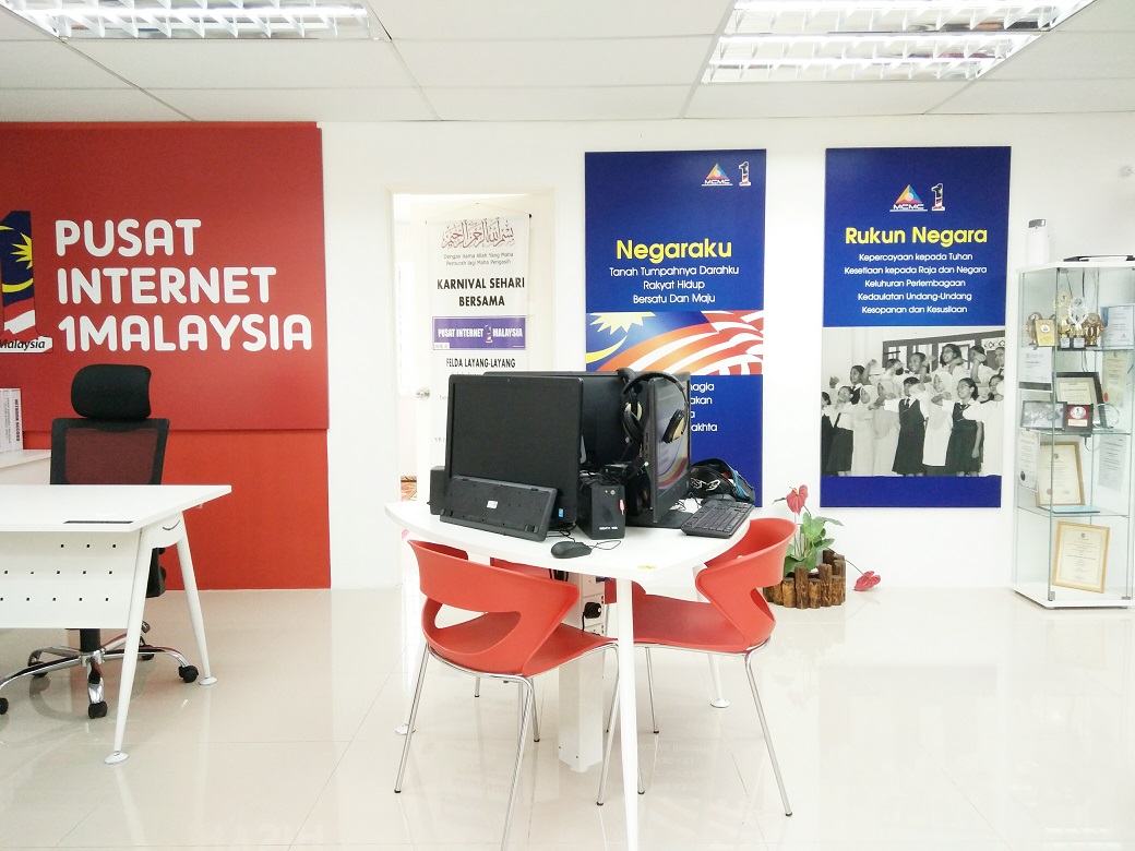 Pusat Internet Satu Malaysia Di Felda Layang-Layang Pusat Internet Satu Malaysia Di Felda Layang-Layang